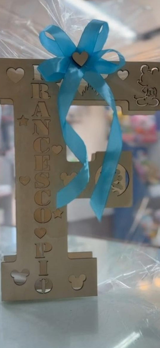 Lucina in legno con iniziale grande personalizzata