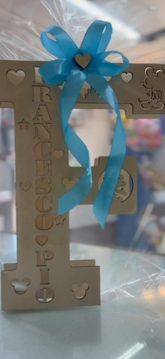 Lucina in legno con iniziale grande personalizzata - Farmasanitaria DuDù